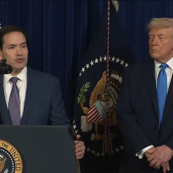 Marco Rubio junto a Donald Trump