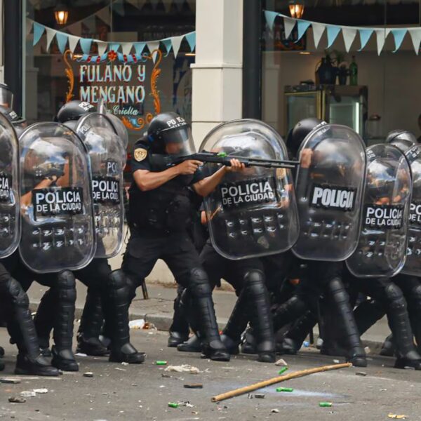 Represión en las afueras del Congreso
